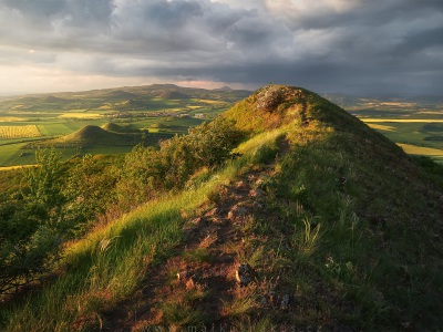 Jaro v Českém středohoří --- Springtime in Central Bohemian Uplands