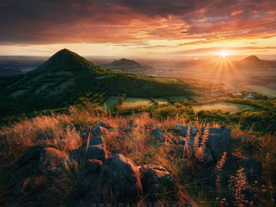 Warming beams of the late summer\'s sun --- Hřejivé paprsky pozdně letního slunce