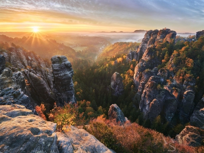 Sunrise above the land of sandstones --- Úsvit nad zemí pískovců