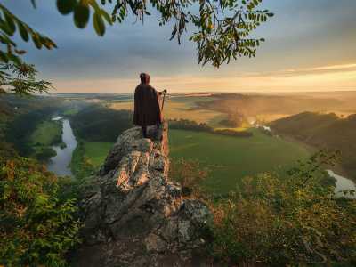Jedno putování je u konce, jiné začíná --- One journey is over, another begins